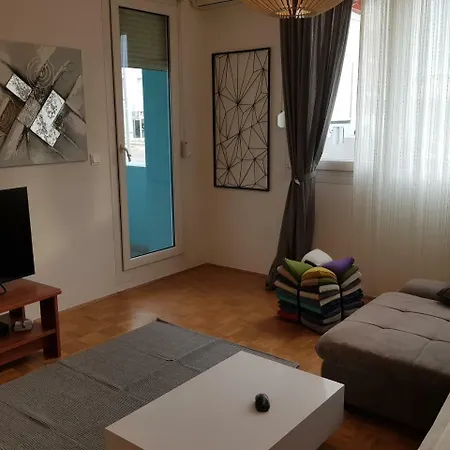 Nipper Apartment Split