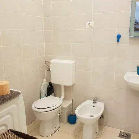Nipper Apartment Split