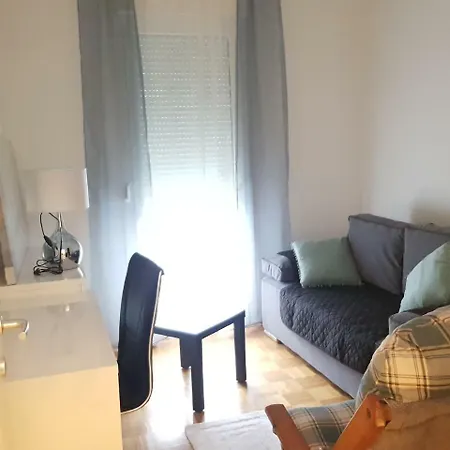 Apartment Nipper *